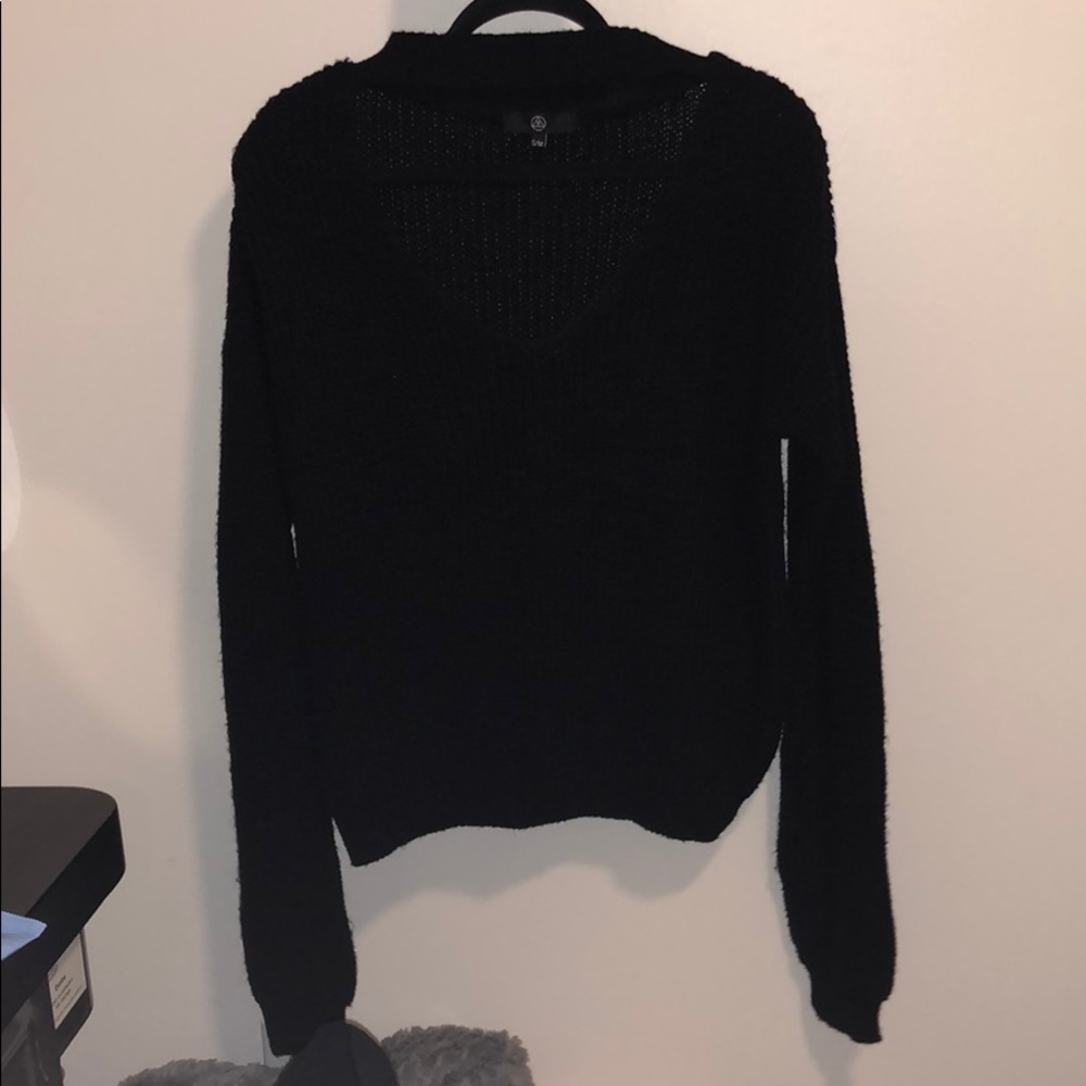 Black sweater with choker